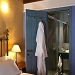 Hotel Mavromichalai 4*