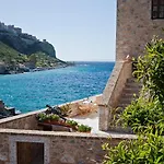 Hotel Mavromichalai 4*