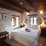 Mavromichalai Liménion