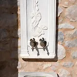 Hotel Mavromichalai 4*