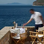 Hotel Mavromichalai 4*