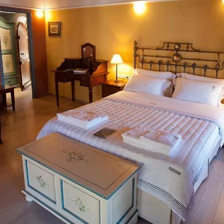 Hotel Mavromichalai
