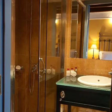 Hotel Mavromichalai