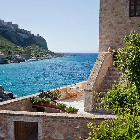 Hotel Mavromichalai 4*