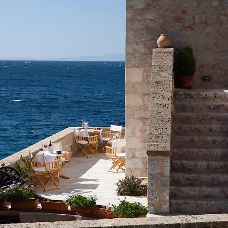Hotel Mavromichalai