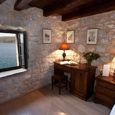 Mavromichalai Hotel