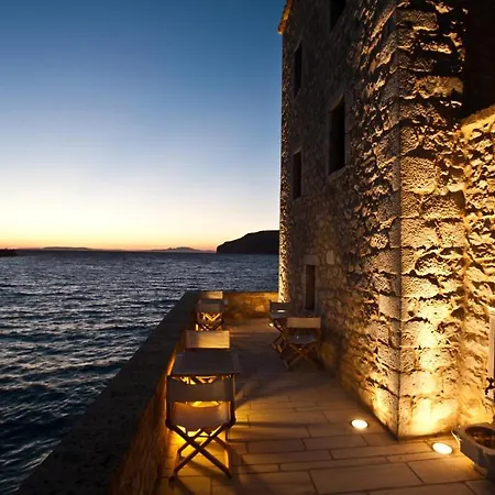 Mavromichalai Liménion