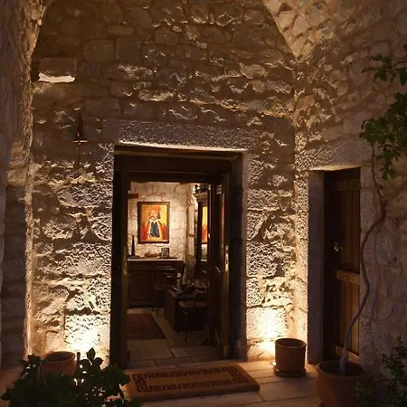 Mavromichalai