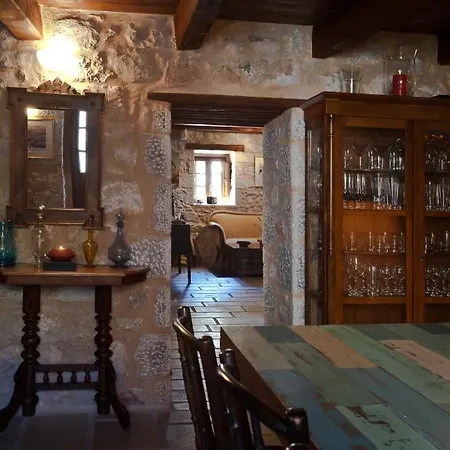 Mavromichalai Hotell