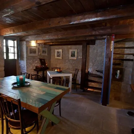 Mavromichalai Hotel Liménion