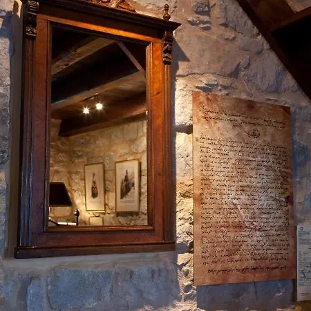 Mavromichalai Limeni