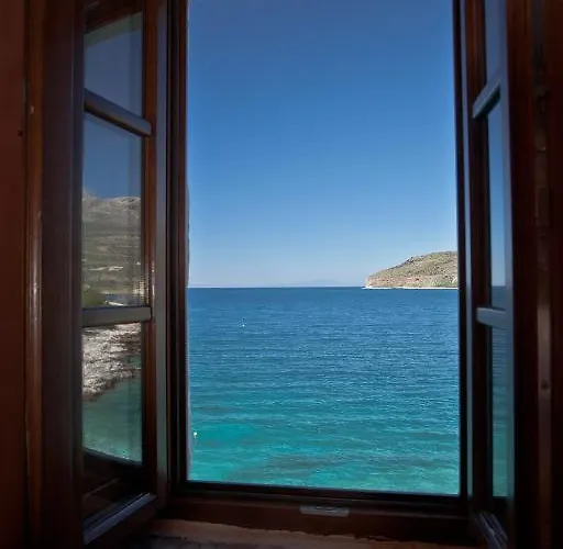 Mavromichalai Liménion