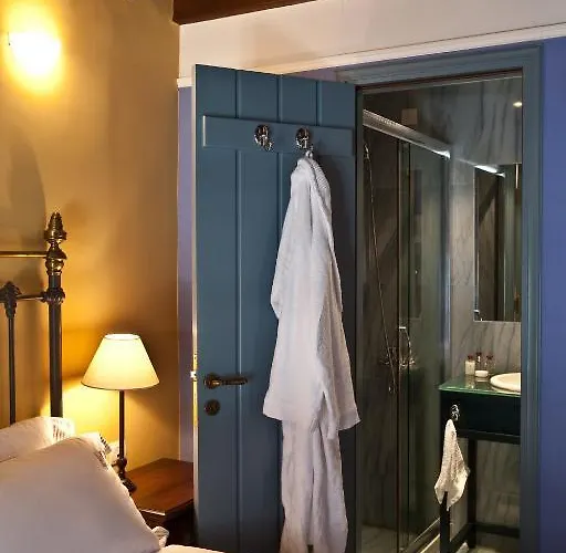 Hotel Mavromichalai 4*