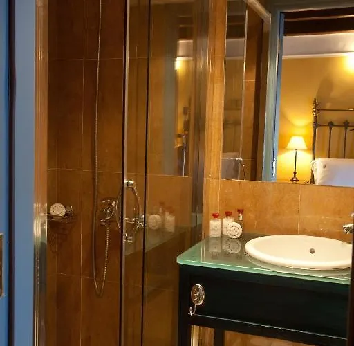 Hotel Mavromichalai