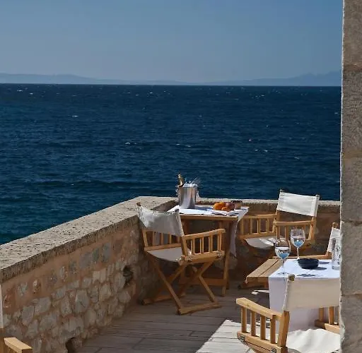 Mavromichalai Liménion