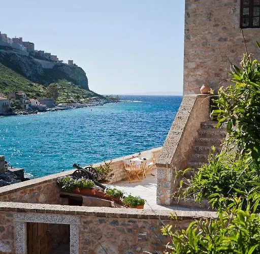 Hotel Mavromichalai 4*