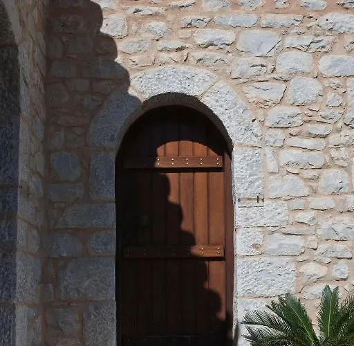 Mavromichalai