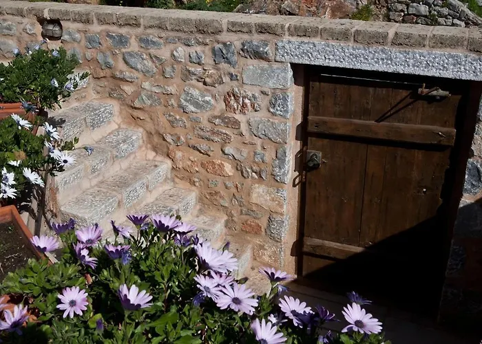 Mavromichalai Hotel 4*