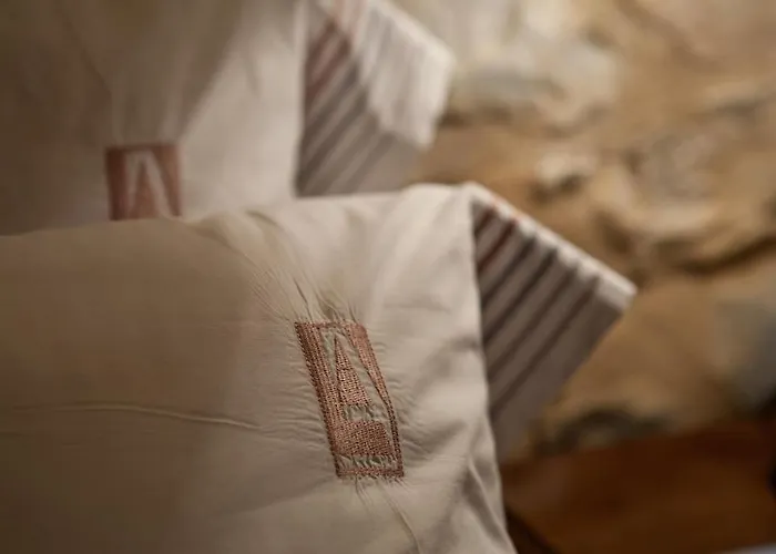 Mavromichalai Liménion