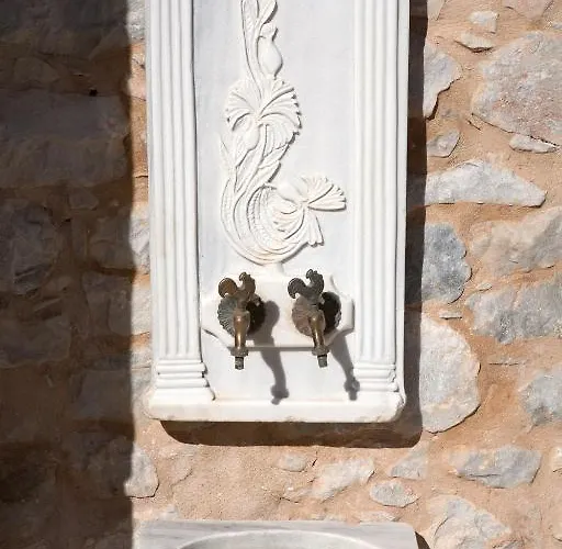 Hotel Mavromichalai 4*