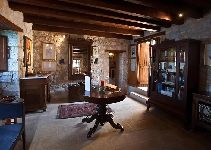 Mavromichalai Hotel Liménion