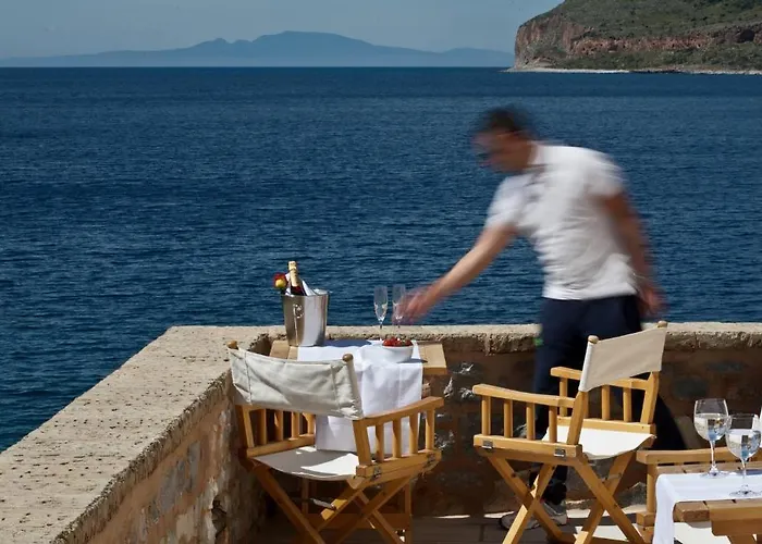 Hotel Mavromichalai 4*